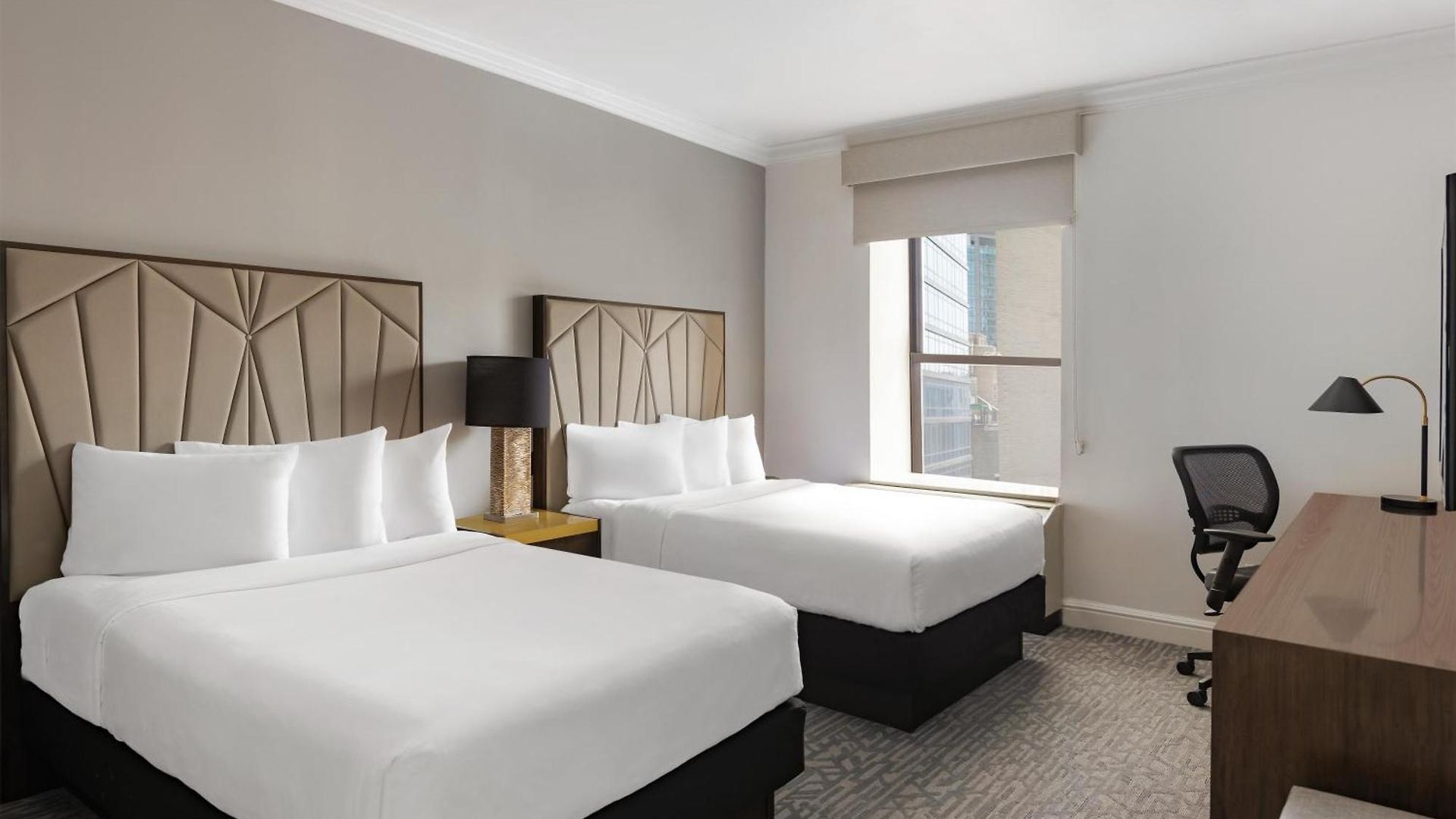 Martinique On Broadway, Curio Collection By Hilton Hotel 4*