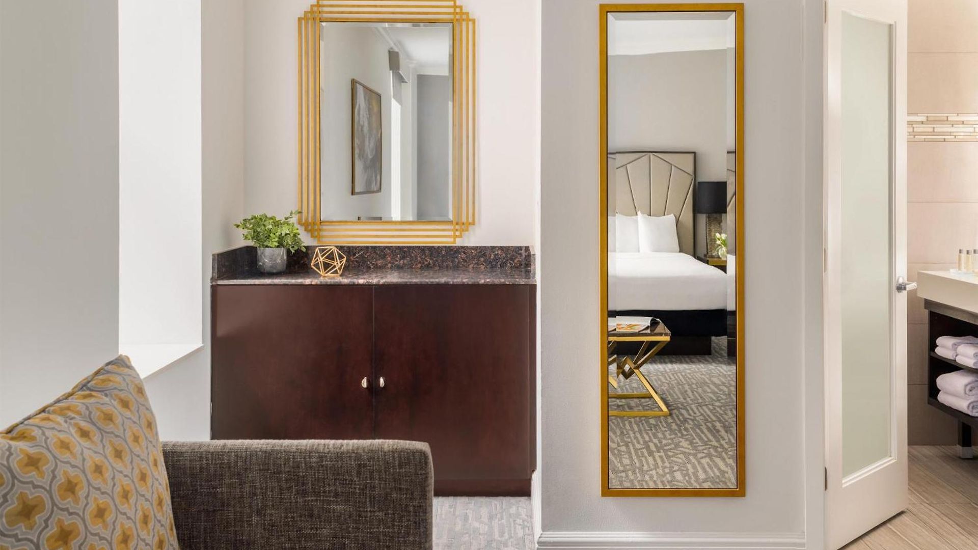 Hotel Martinique On Broadway, Curio Collection By Hilton New York