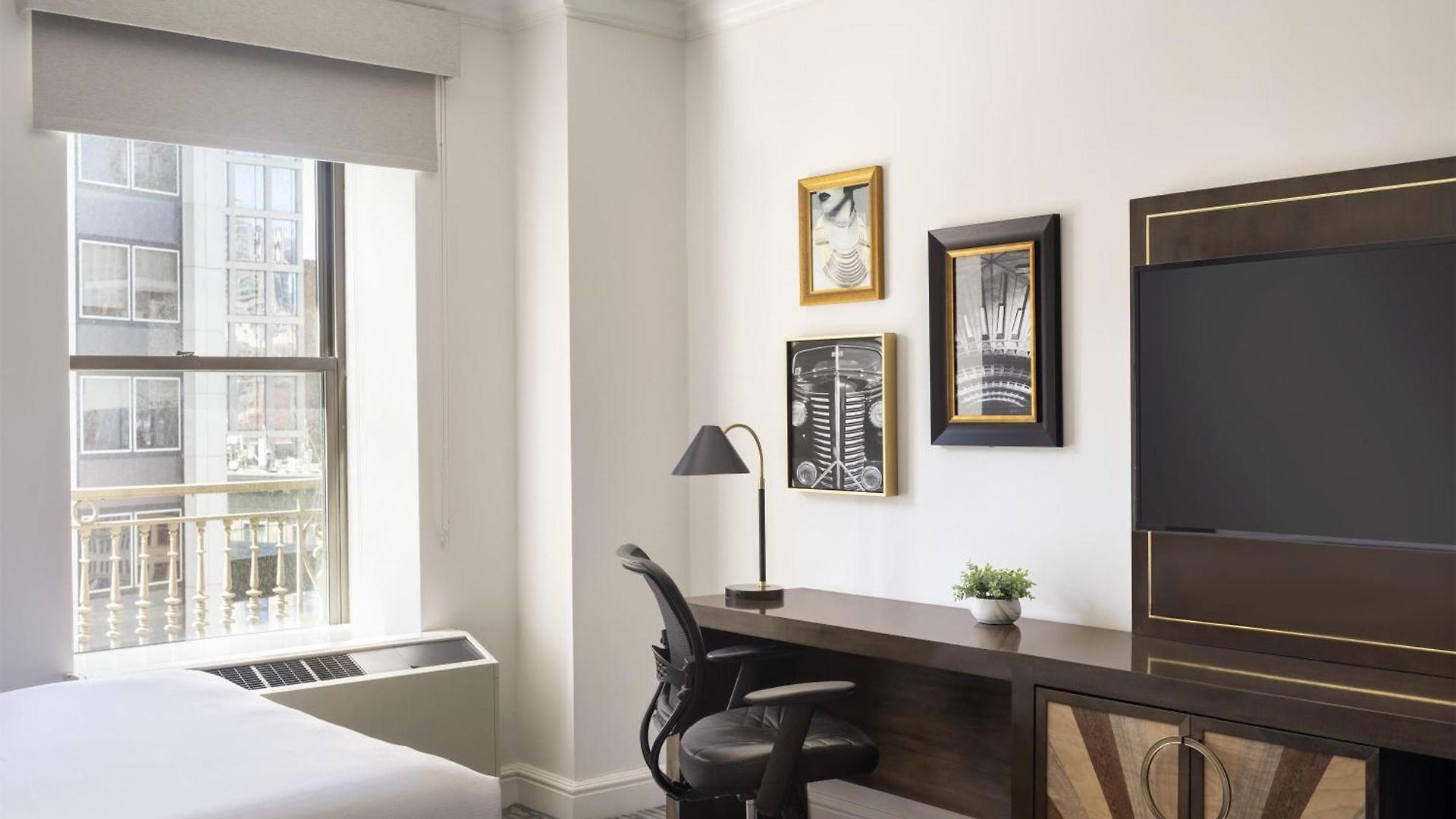 Martinique On Broadway, Curio Collection By Hilton New York