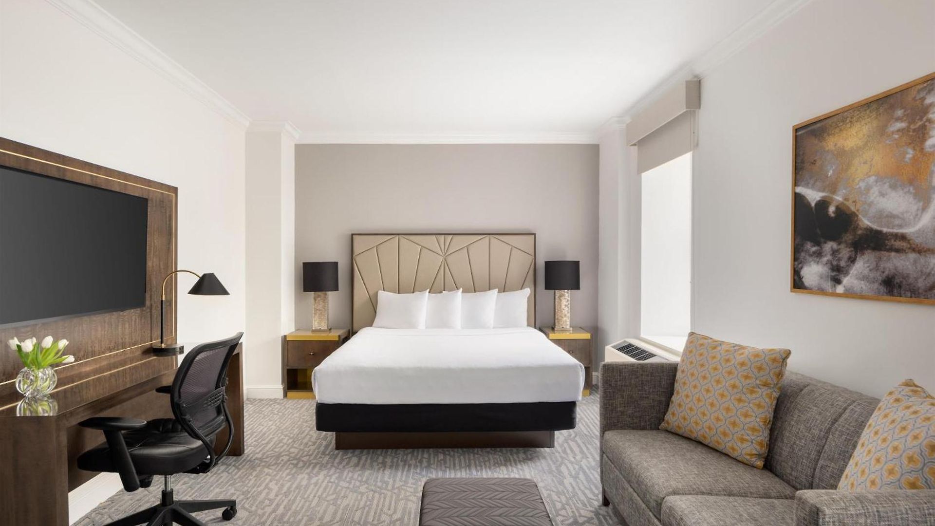 Martinique On Broadway, Curio Collection By Hilton Hotel 4*