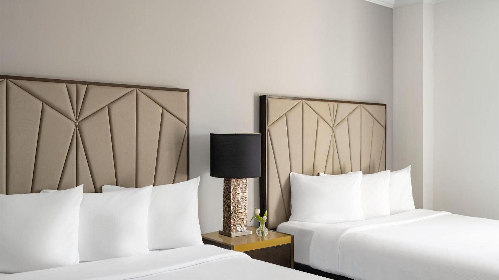 Martinique On Broadway, Curio Collection By Hilton 4*