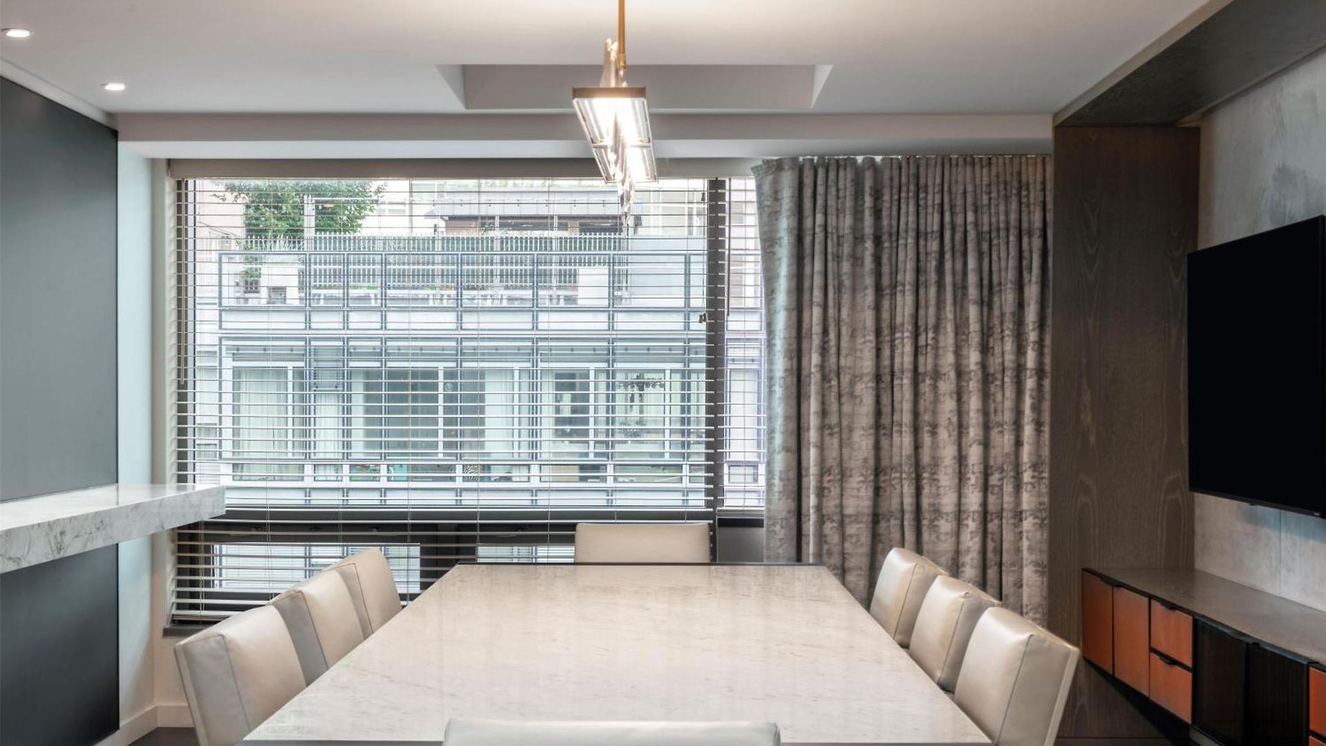 Hotel Conrad Downtown 5*