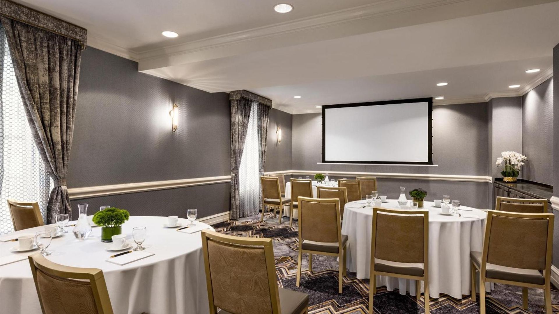 Hotel Martinique On Broadway, Curio Collection By Hilton 4*