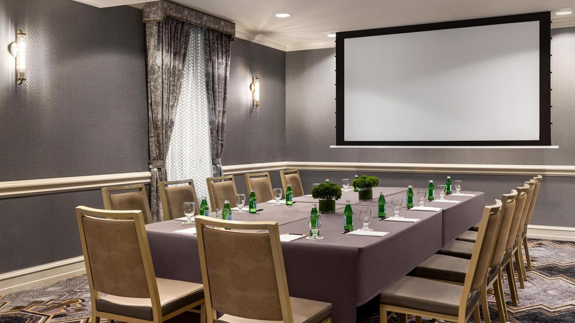 Martinique On Broadway, Curio Collection By Hilton New York