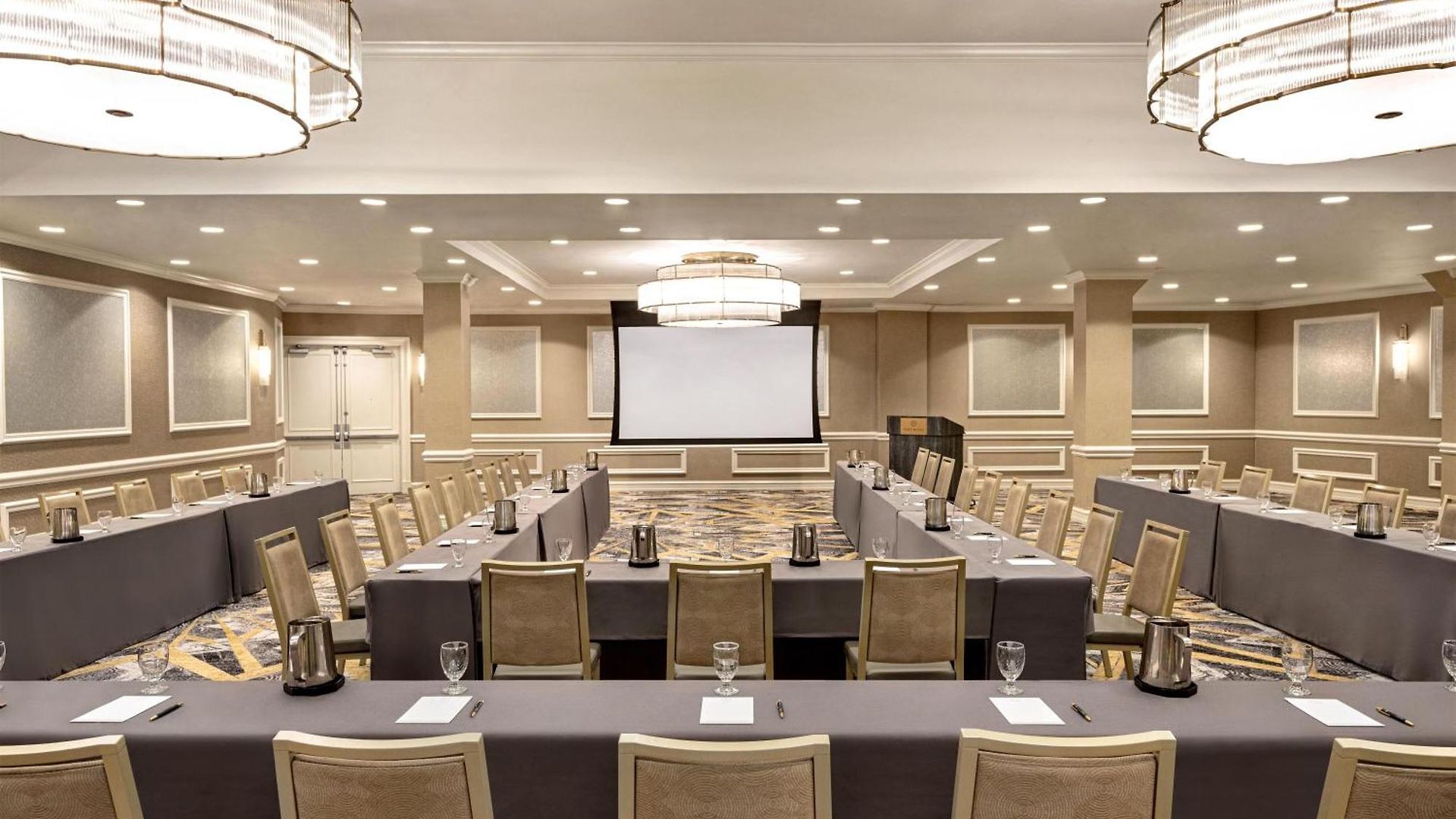 Martinique On Broadway, Curio Collection By Hilton Hotel