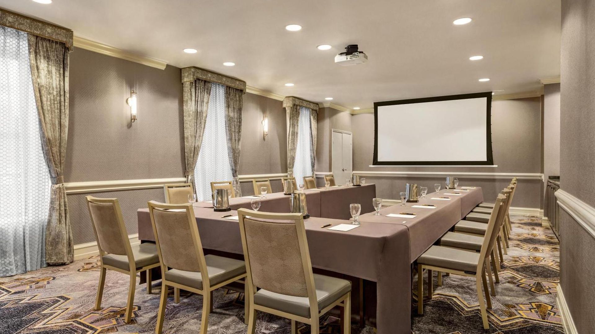 Martinique On Broadway, Curio Collection By Hilton Hotel 4*