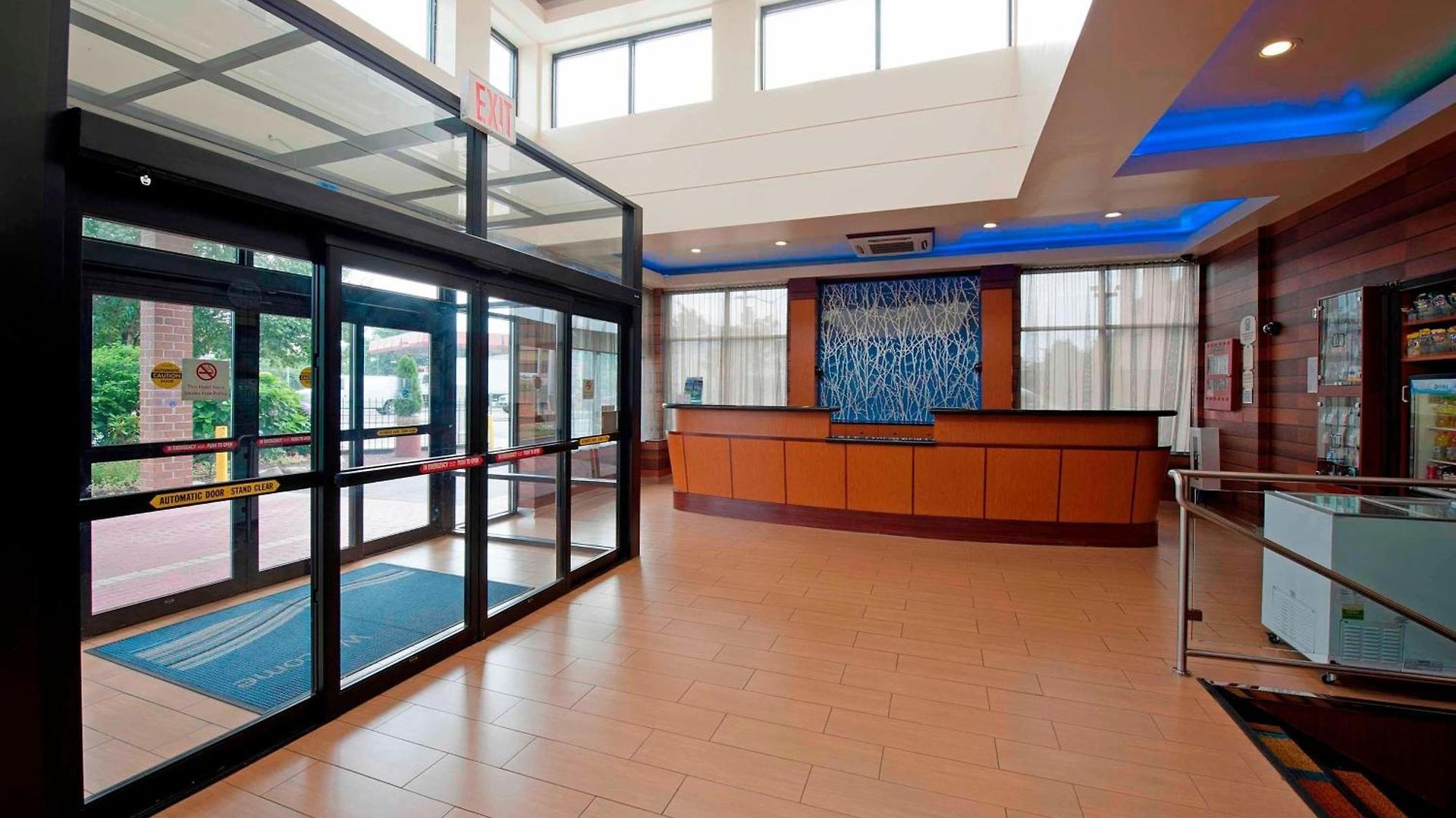 Hotel Fairfield By Marriott Jfk Airport 3*