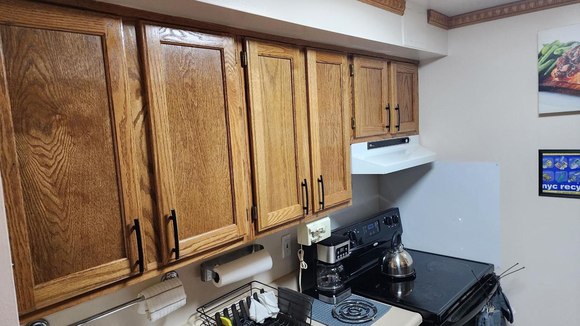 Two-bedroom Serviced Apartment: High-speed Wi-fi & Bi-monthly Housekeeping Apartment