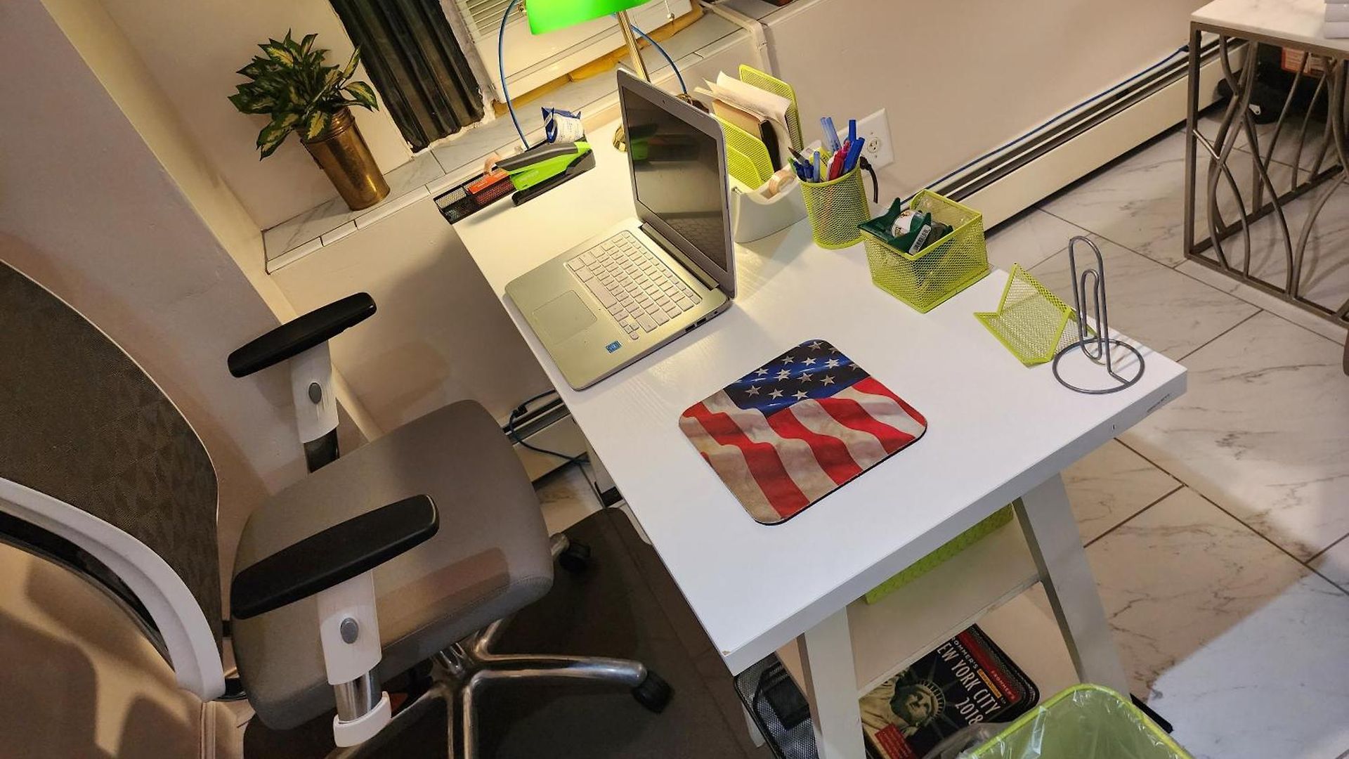 Two-bedroom Serviced Apartment: High-speed Wi-fi & Bi-monthly Housekeeping Apartment