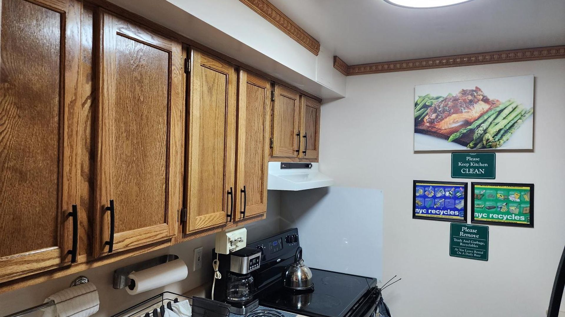 Apartment Two-bedroom Serviced Apartment: High-speed Wi-fi & Bi-monthly Housekeeping *