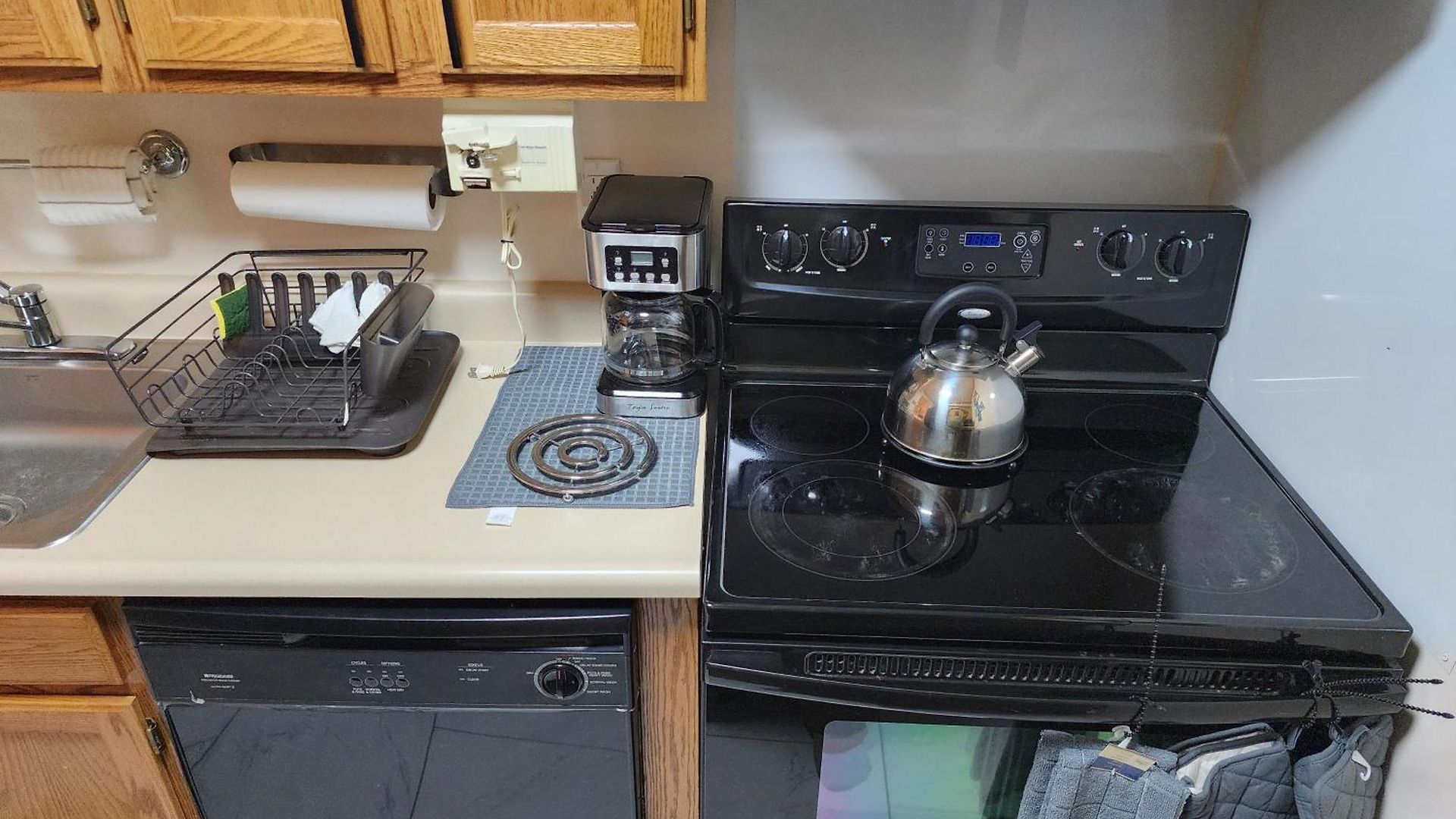 Two-bedroom Serviced Apartment: High-speed Wi-fi & Bi-monthly Housekeeping Apartment *