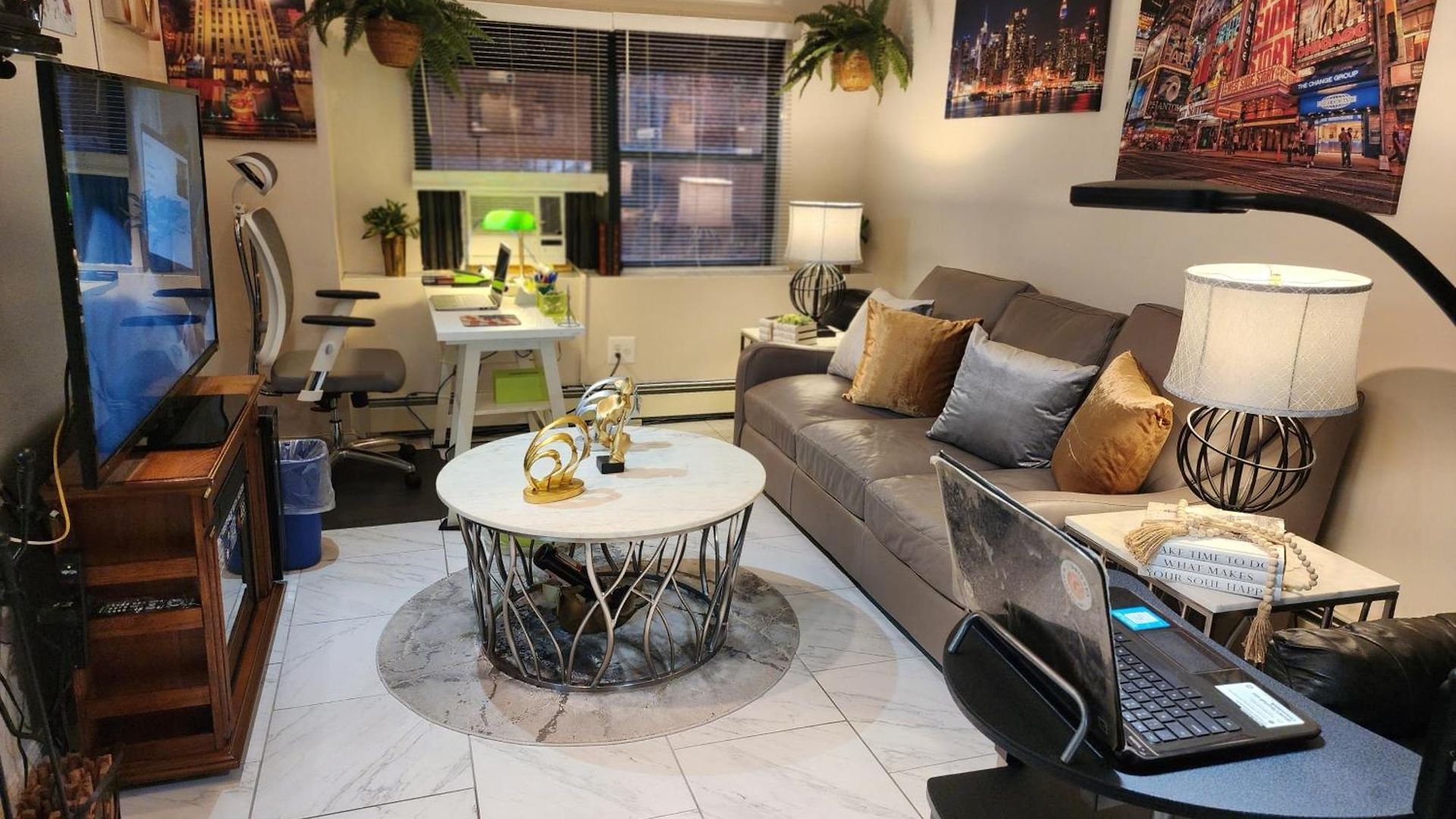 Two-bedroom Serviced Apartment: High-speed Wi-fi & Bi-monthly Housekeeping *
