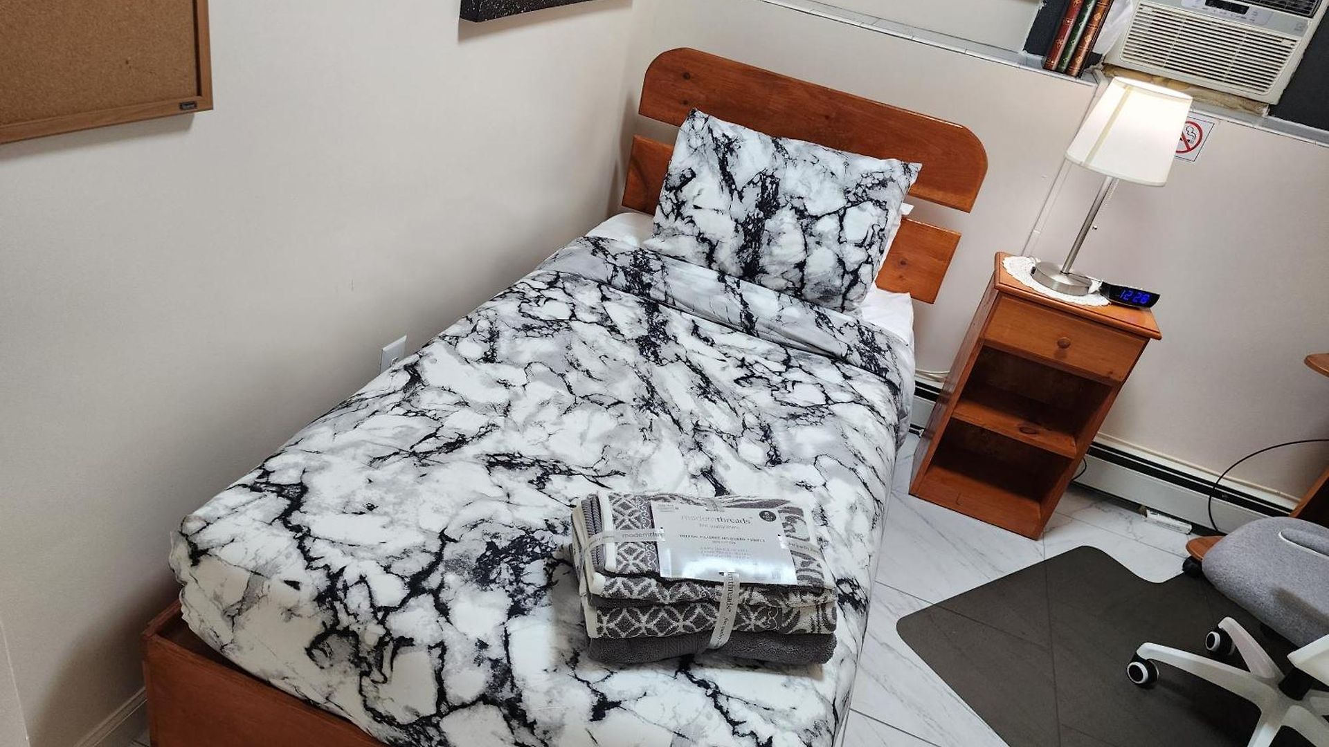 Two-bedroom Serviced Apartment: High-speed Wi-fi & Bi-monthly Housekeeping Apartment