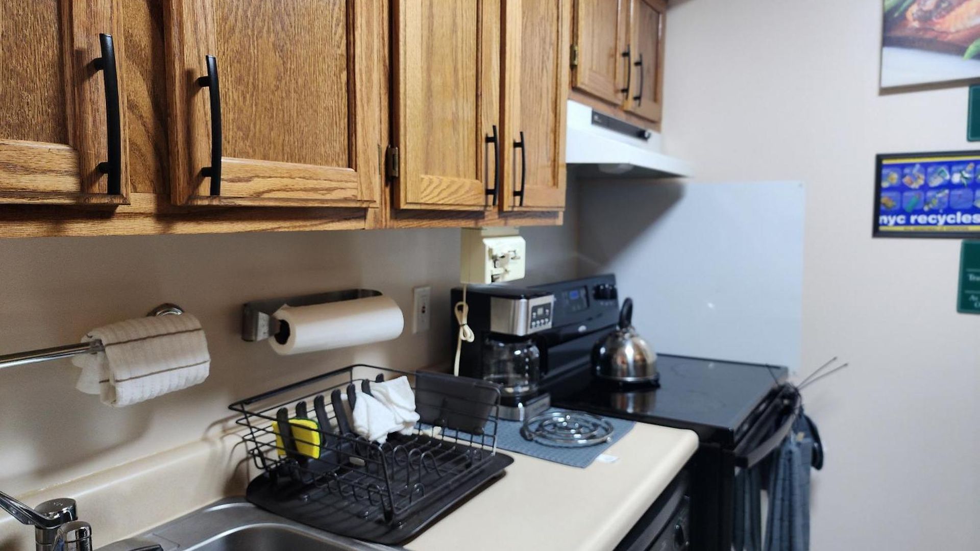 Two-bedroom Serviced Apartment: High-speed Wi-fi & Bi-monthly Housekeeping *