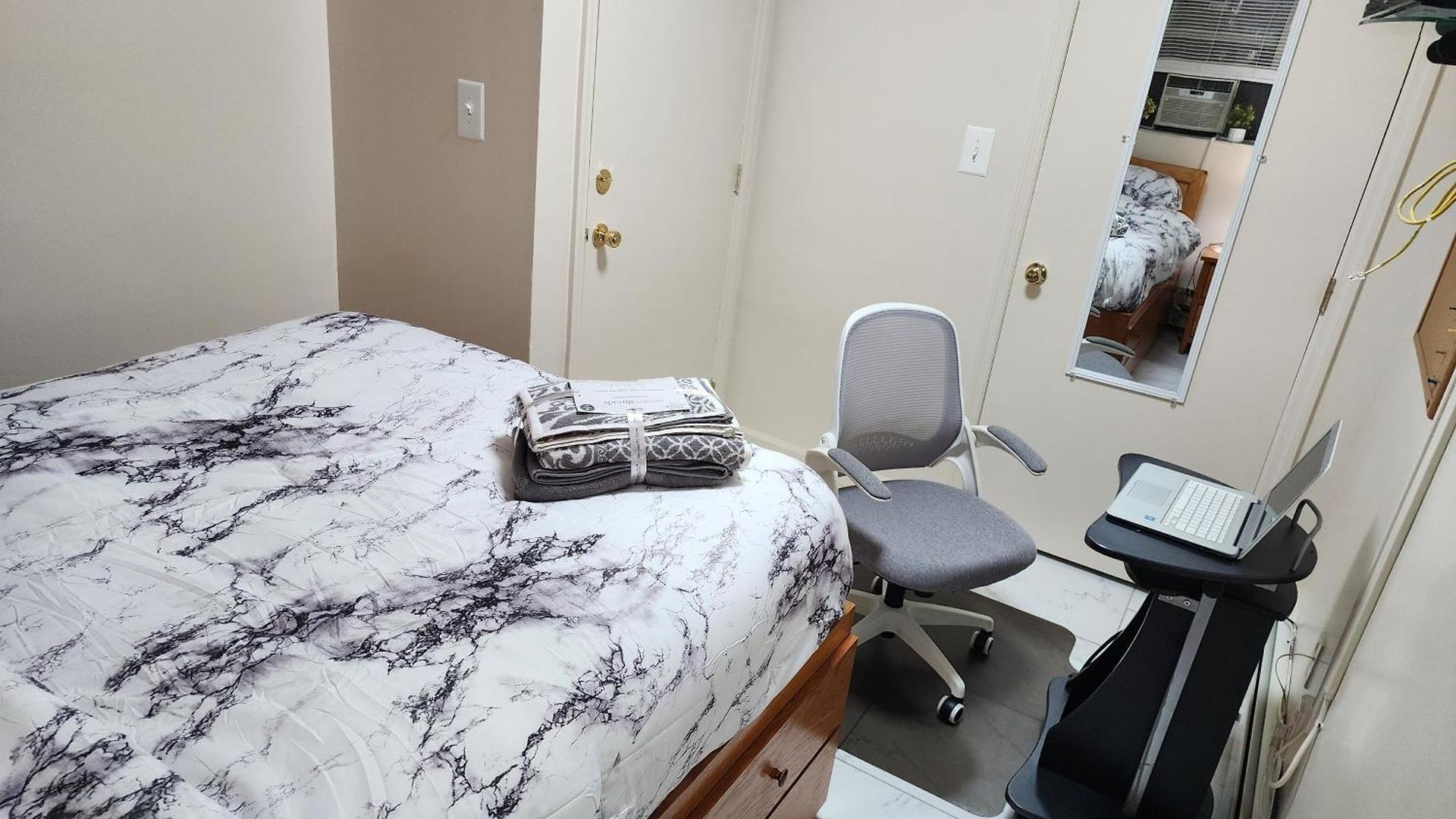 Two-bedroom Serviced Apartment: High-speed Wi-fi & Bi-monthly Housekeeping * New York