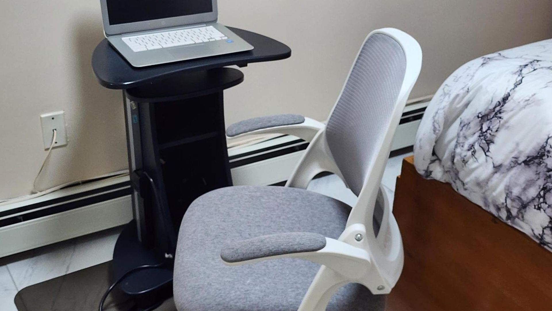 Apartment Two-bedroom Serviced Apartment: High-speed Wi-fi & Bi-monthly Housekeeping