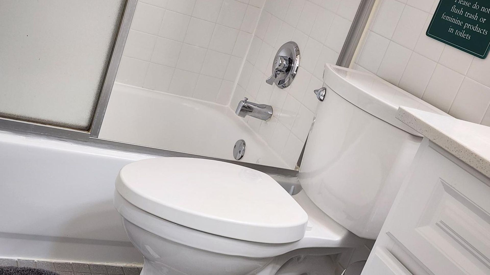 Two-bedroom Serviced Apartment: High-speed Wi-fi & Bi-monthly Housekeeping Apartment *