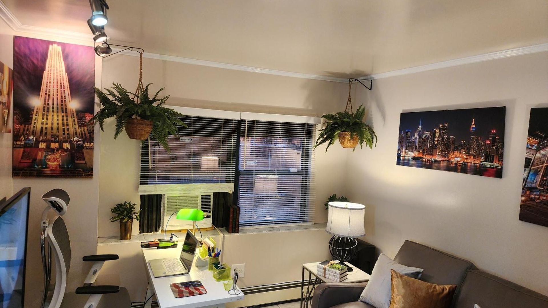 Booking.com Exxlusive: Fully Furnished One Bedroom Entire With Full Size Bed. For One Person Or Couple, Soulmate Positive Friendship *