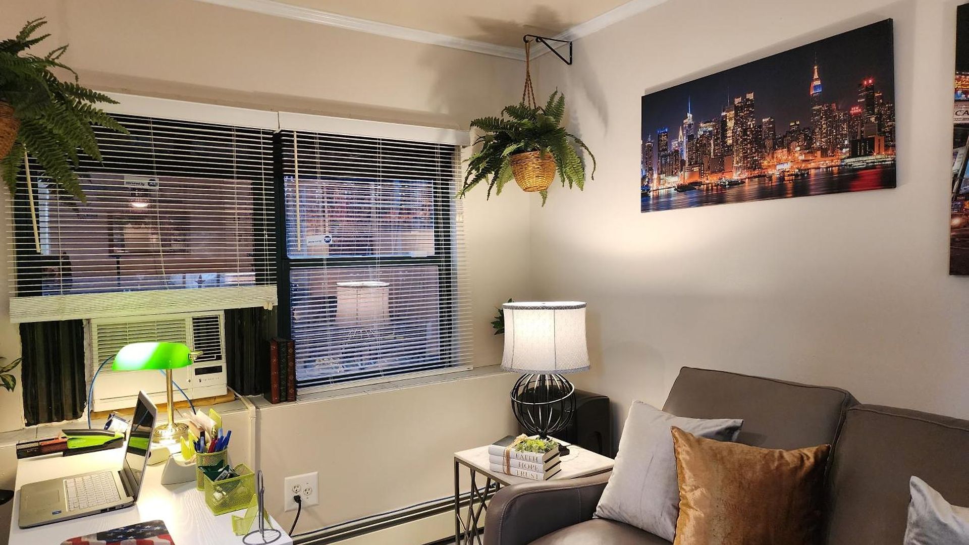 Booking.com Exxlusive: Fully Furnished One Bedroom Entire With Full Size Bed. For One Person Or Couple, Soulmate Positive Friendship Apartment