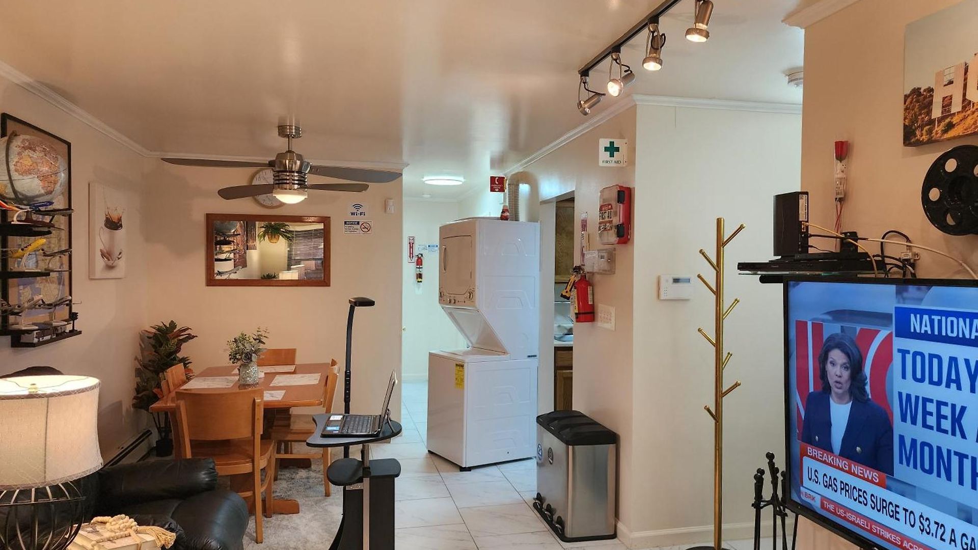Apartment Booking.com Exxlusive: Fully Furnished One Bedroom Entire With Full Size Bed. For One Person Or Couple, Soulmate Positive Friendship *