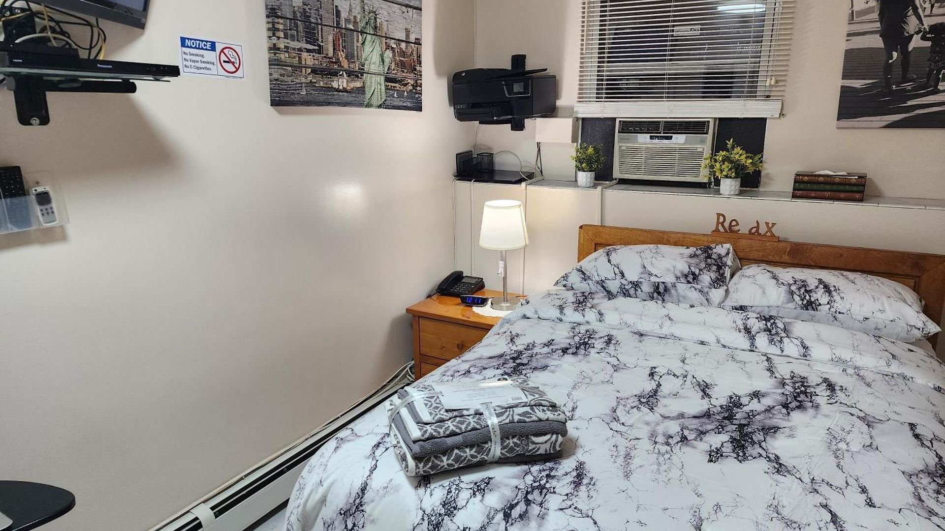 Booking.com Exxlusive: Fully Furnished One Bedroom Entire With Full Size Bed. For One Person Or Couple, Soulmate Positive Friendship *