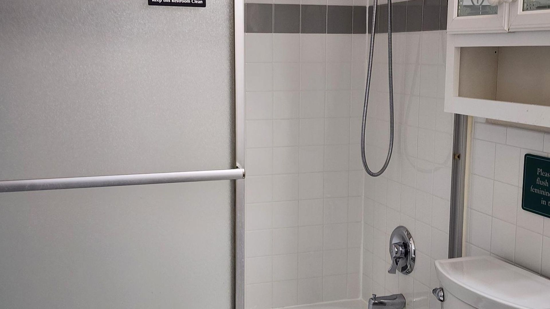 Booking.com Exxlusive: Fully Furnished One Bedroom Entire With Full Size Bed. For One Person Or Couple, Soulmate Positive Friendship Apartment *