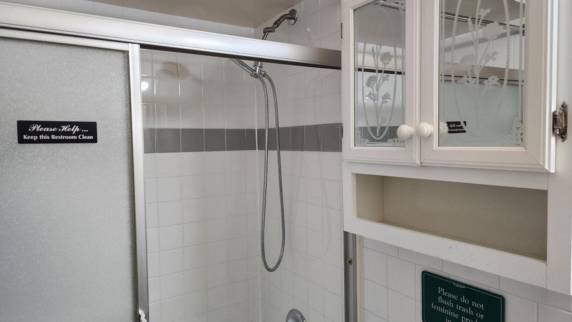 Apartment Booking.com Exxlusive: Fully Furnished One Bedroom Entire With Full Size Bed. For One Person Or Couple, Soulmate Positive Friendship New York