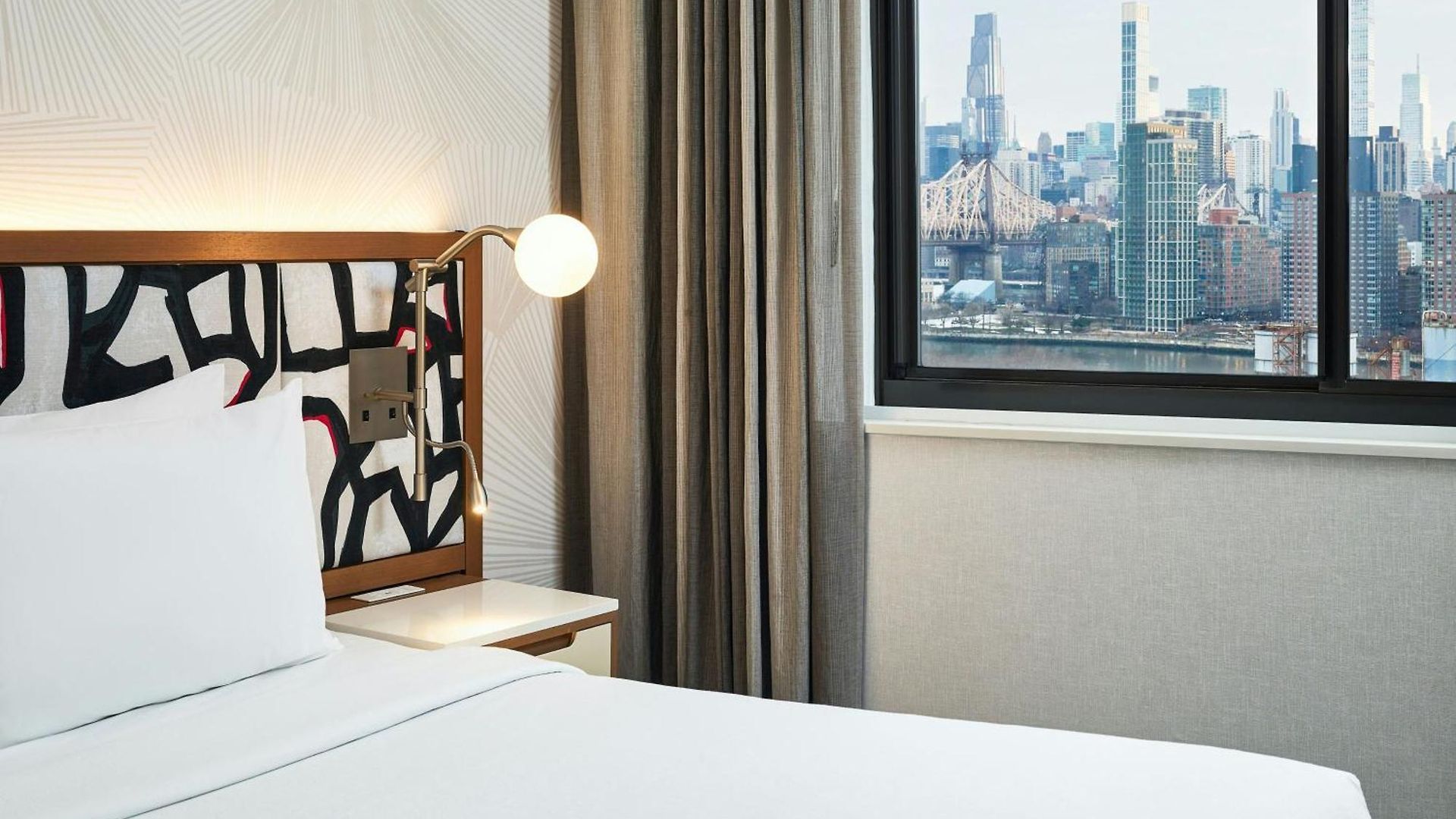 Hotel Springhill By Marriott Queens 3*