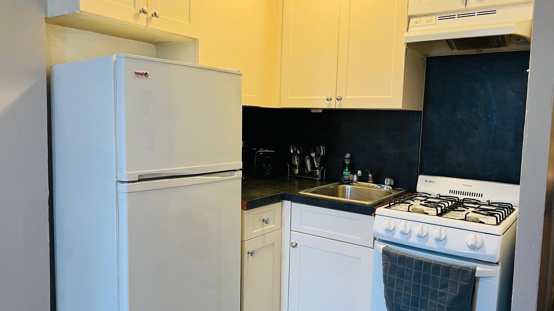 Midtown Manor Apartment *