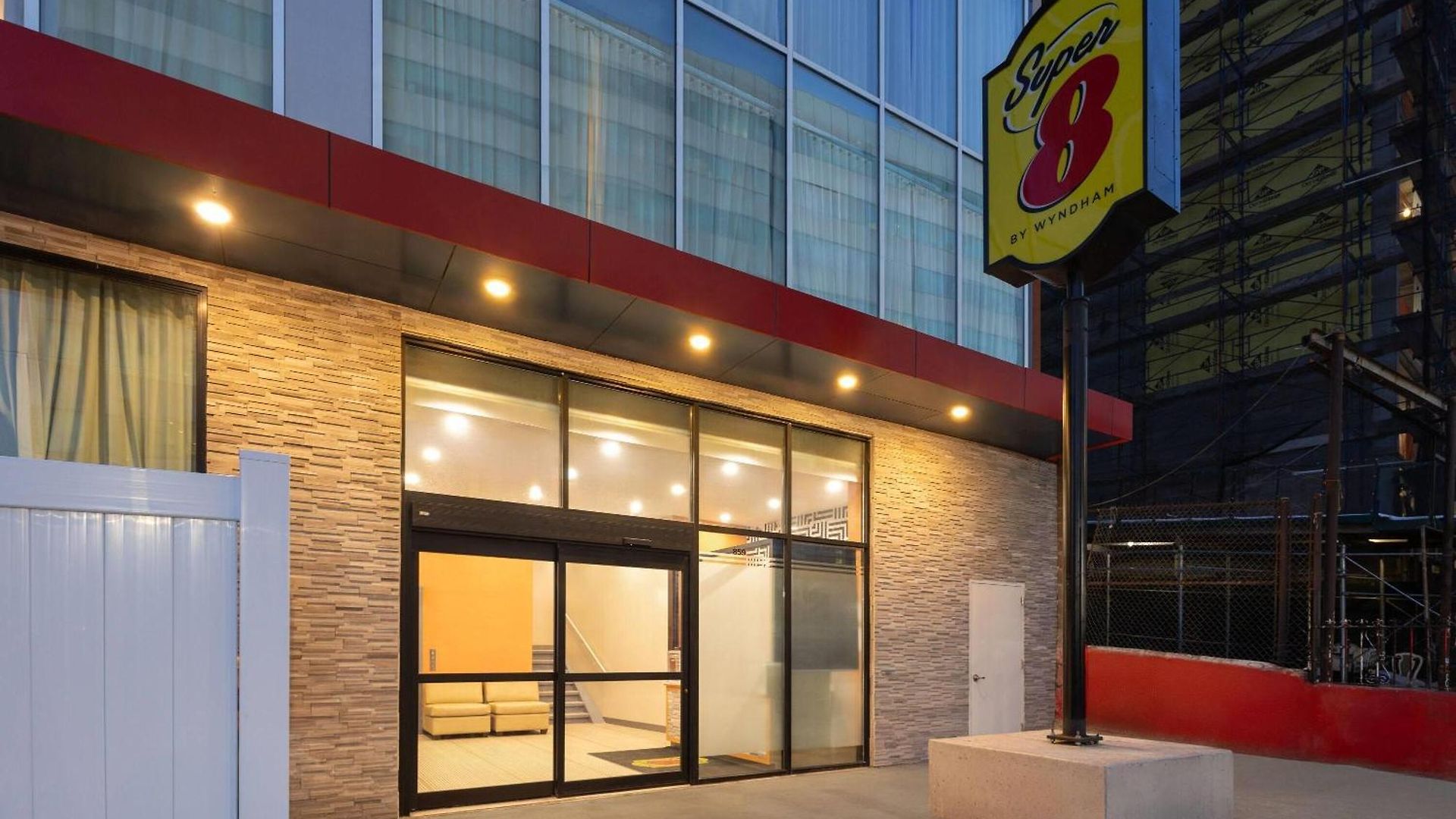 Hotel Super 8 By Wyndham Bronx Near Stadium