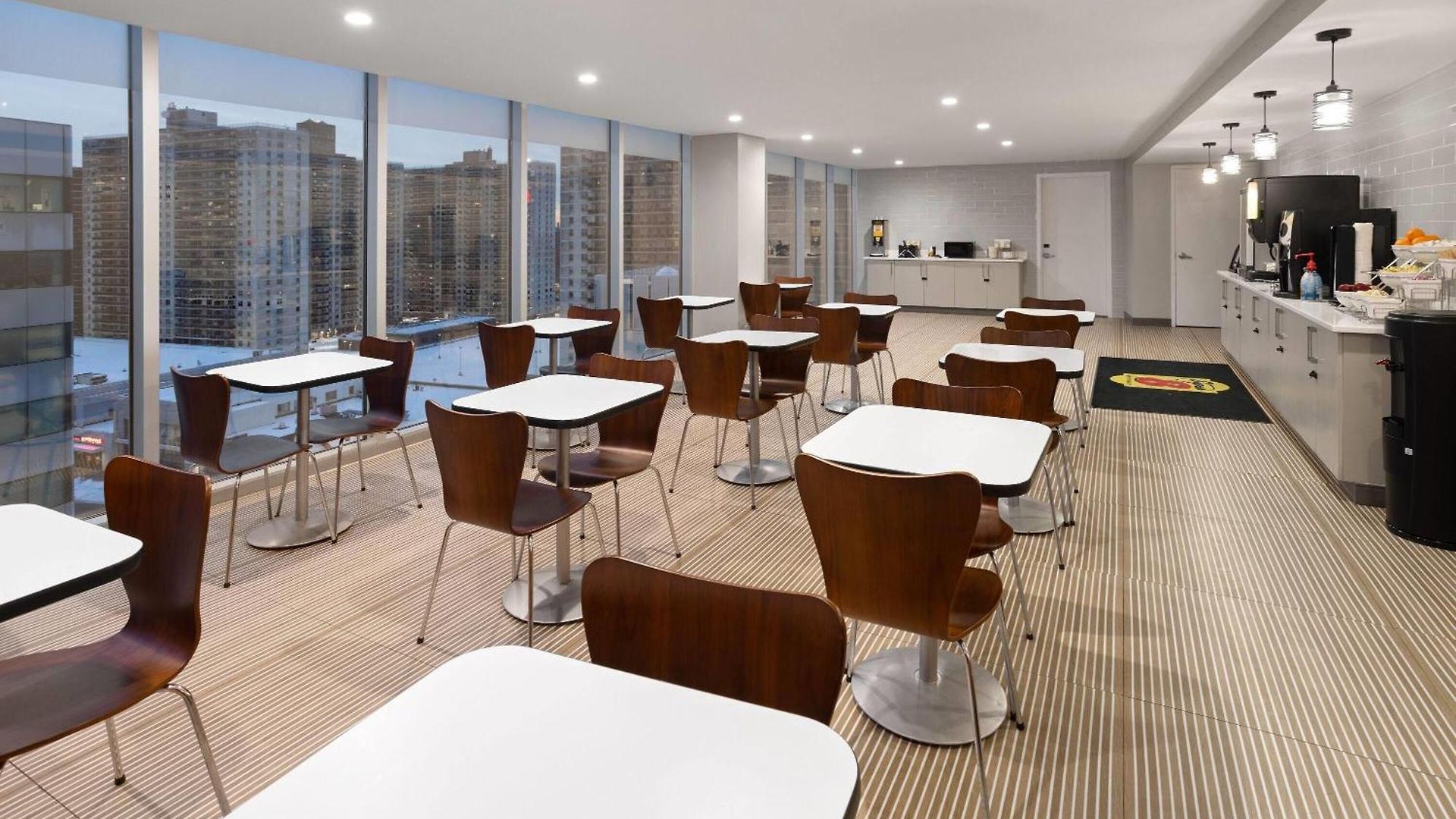 Hotel Super 8 By Wyndham Bronx Near Stadium 2*