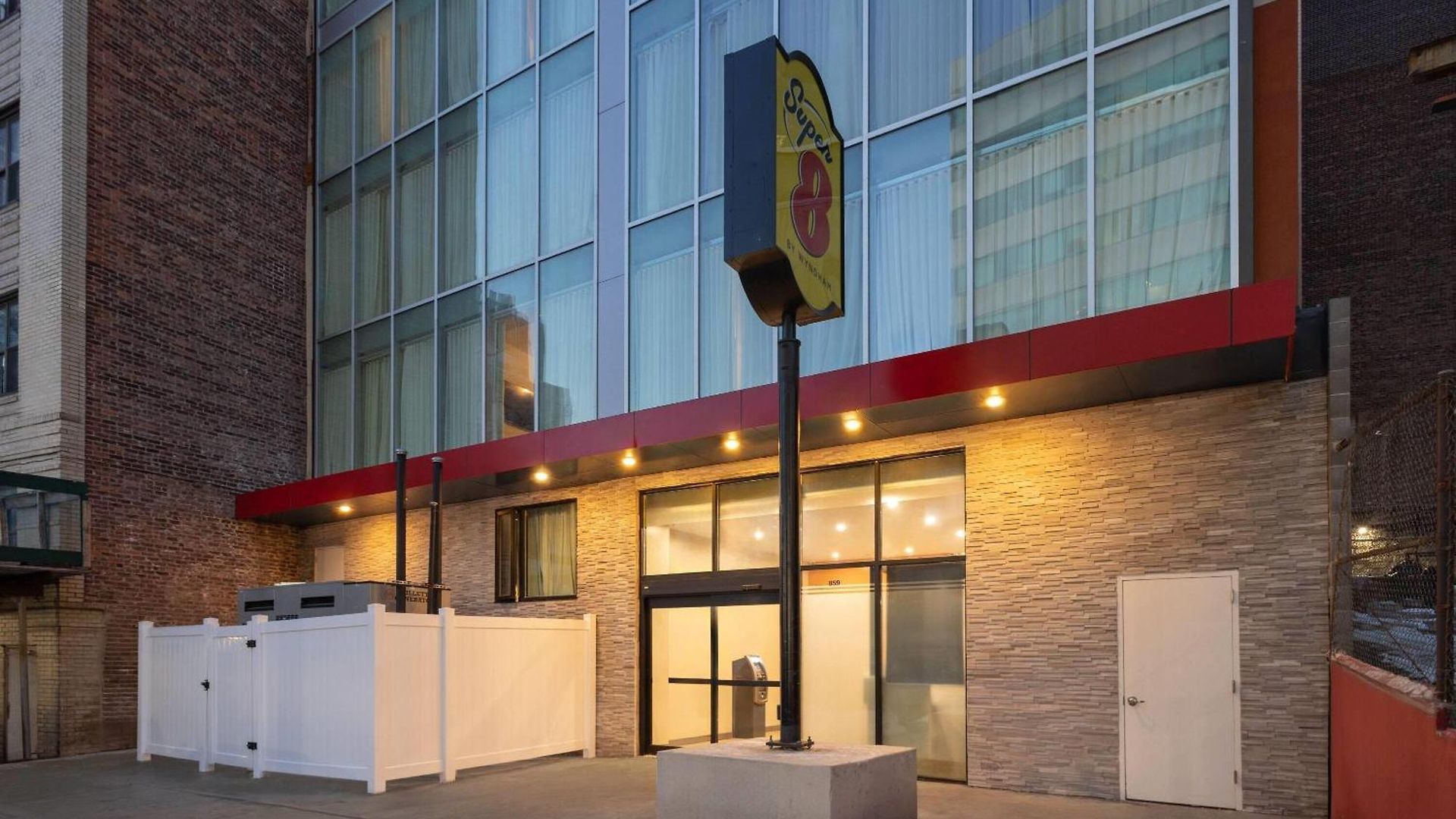 Super 8 By Wyndham Bronx Near Stadium 2*