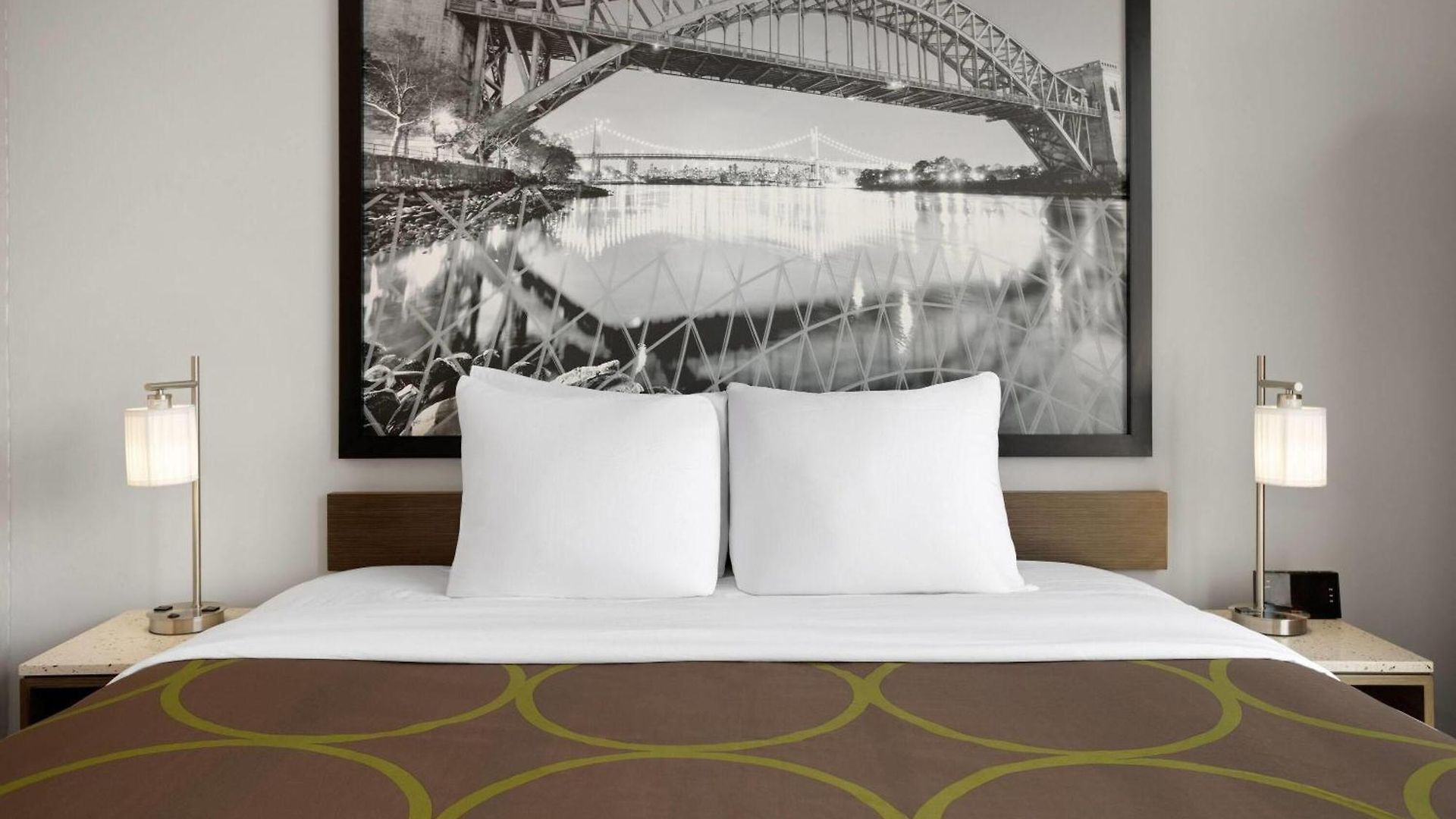 Super 8 By Wyndham Bronx Near Stadium Hotel New York