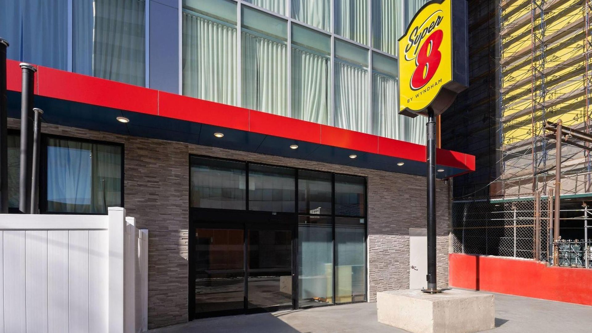 Super 8 By Wyndham Bronx Near Stadium Hotel