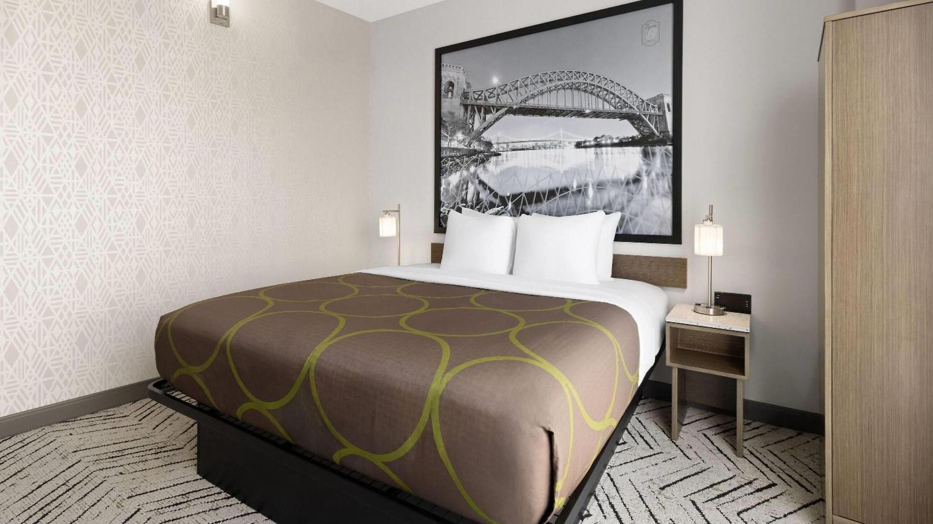 Super 8 By Wyndham Bronx Near Stadium 2*