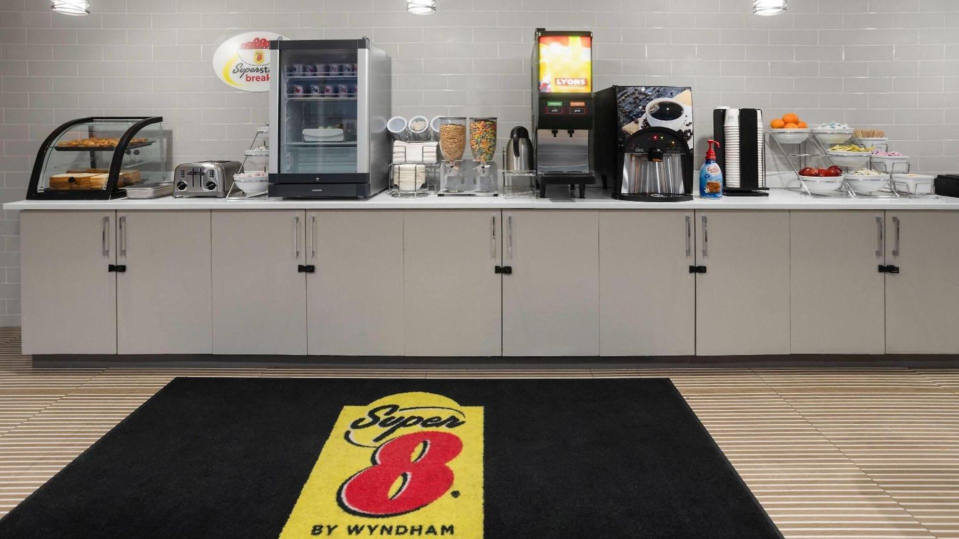 Super 8 By Wyndham Bronx Near Stadium Hotel 2*