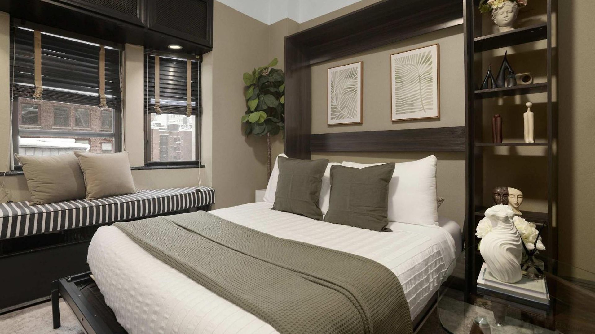 Apartment Heart Of Ny, Steps Away From Attractions New York