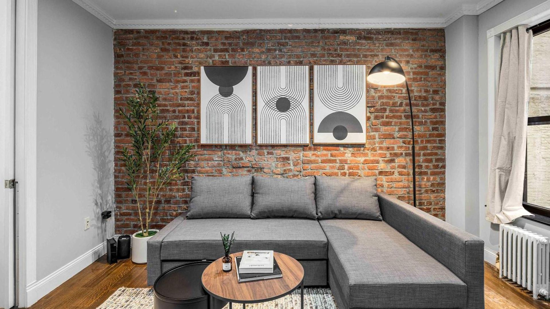 Modern Manhattan Retreat Near Park *