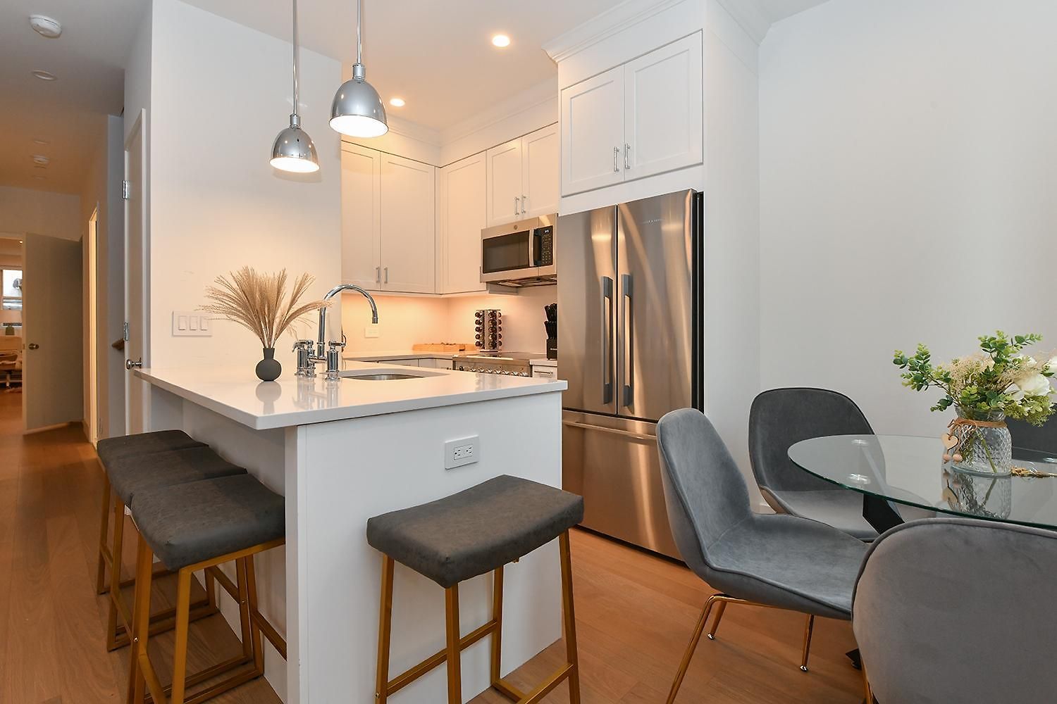 Sophisticated 3 Bedroom Duplex In The Heart Of Midtown *