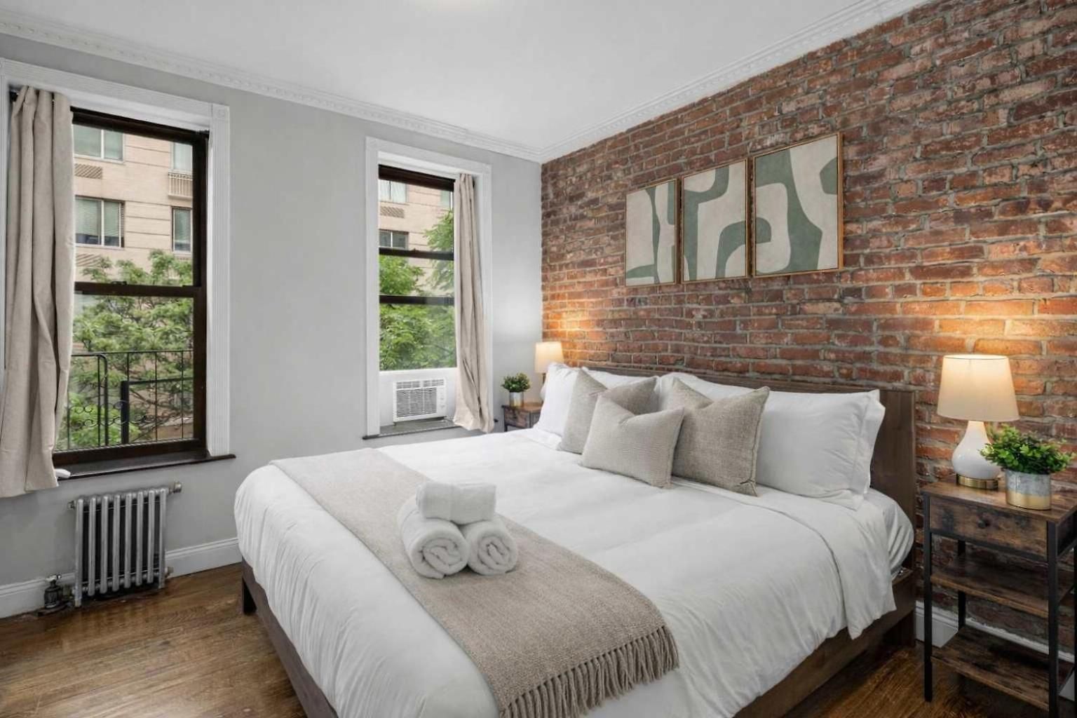 Modern Manhattan Retreat Near Park Apartment