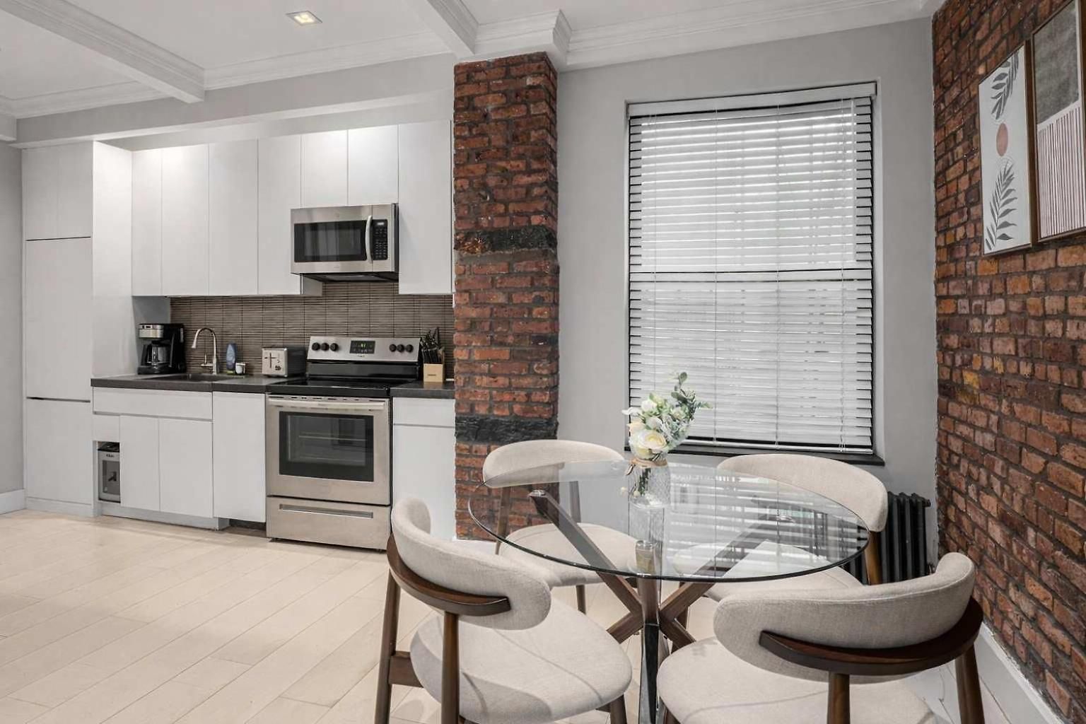 Bold Nyc In Fashionable Nolita Apartment *