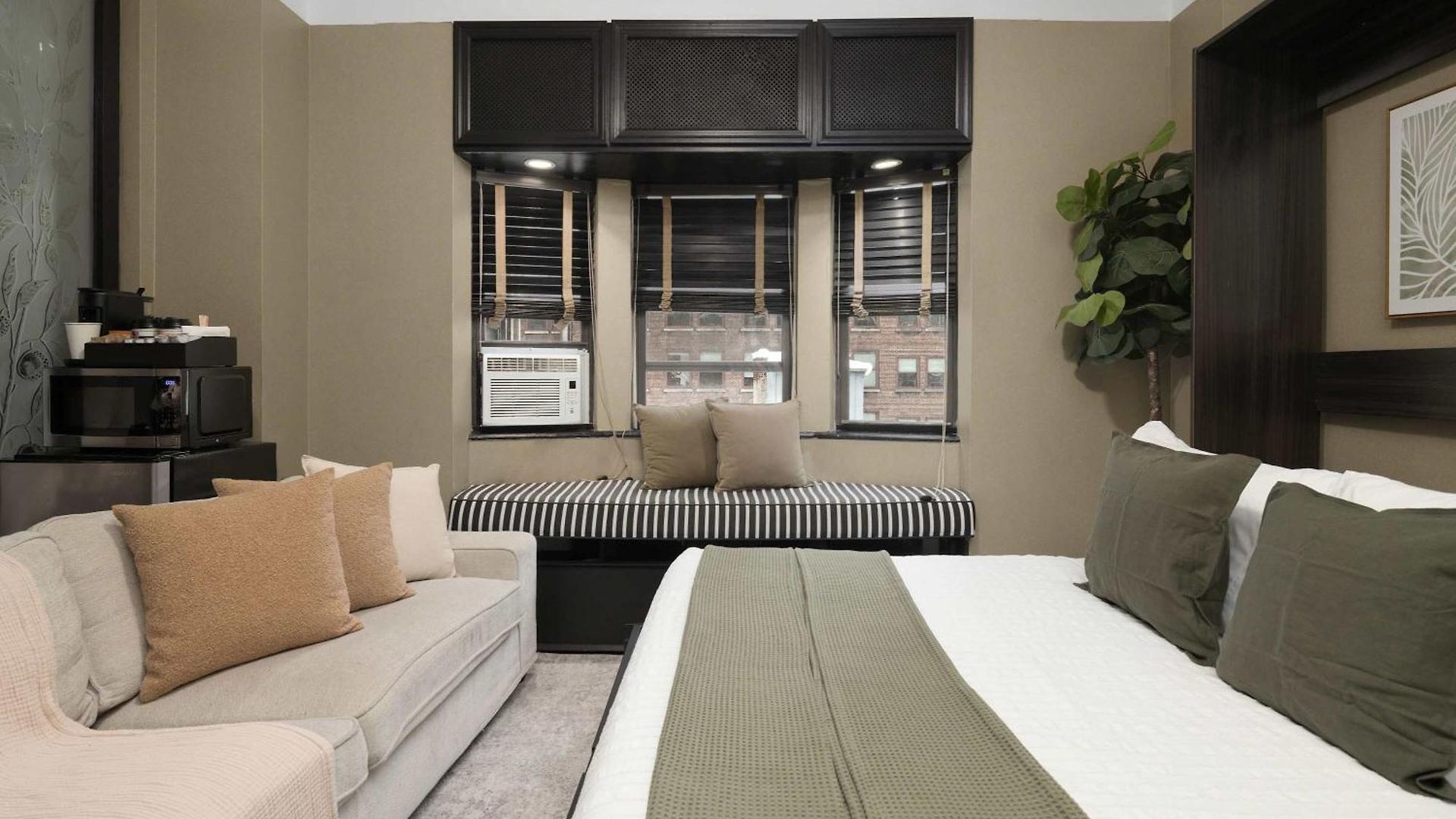 Apartment Heart Of Ny, Steps Away From Attractions New York