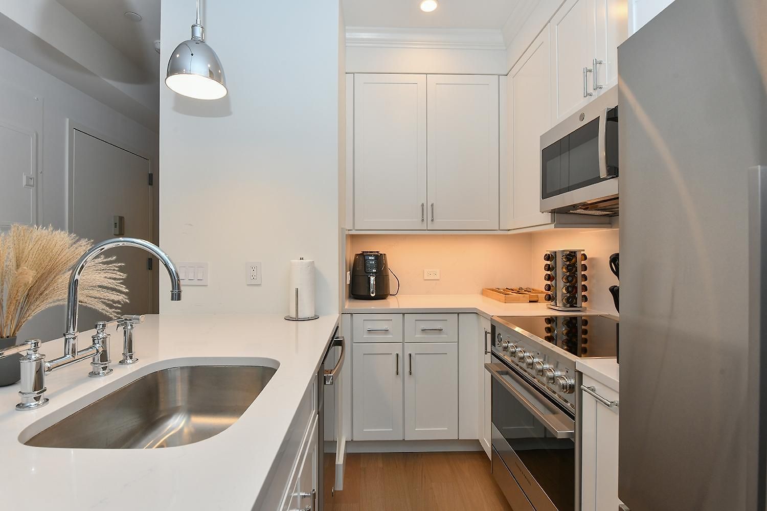 Sophisticated 3 Bedroom Duplex In The Heart Of Midtown New York