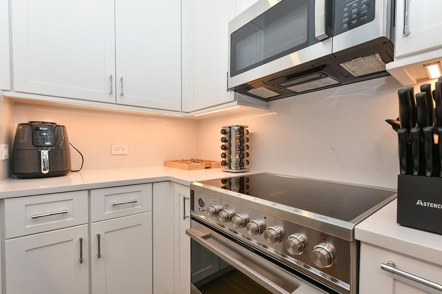 Sophisticated 3 Bedroom Duplex In The Heart Of Midtown New York