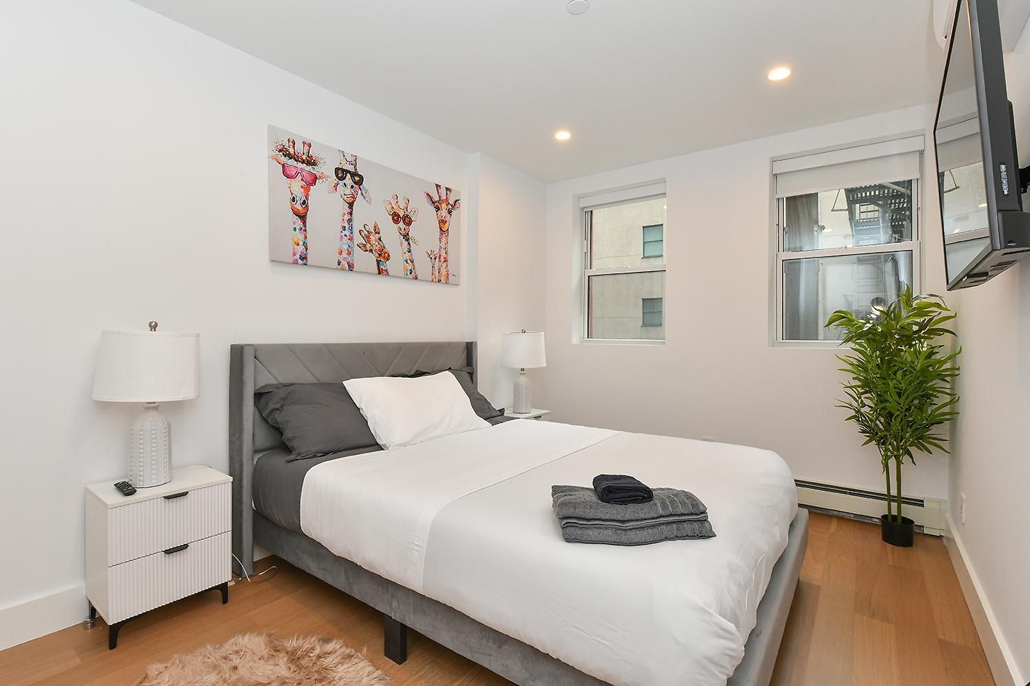 Sophisticated 3 Bedroom Duplex In The Heart Of Midtown *