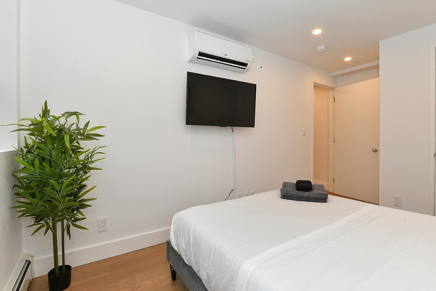 Sophisticated 3 Bedroom Duplex In The Heart Of Midtown