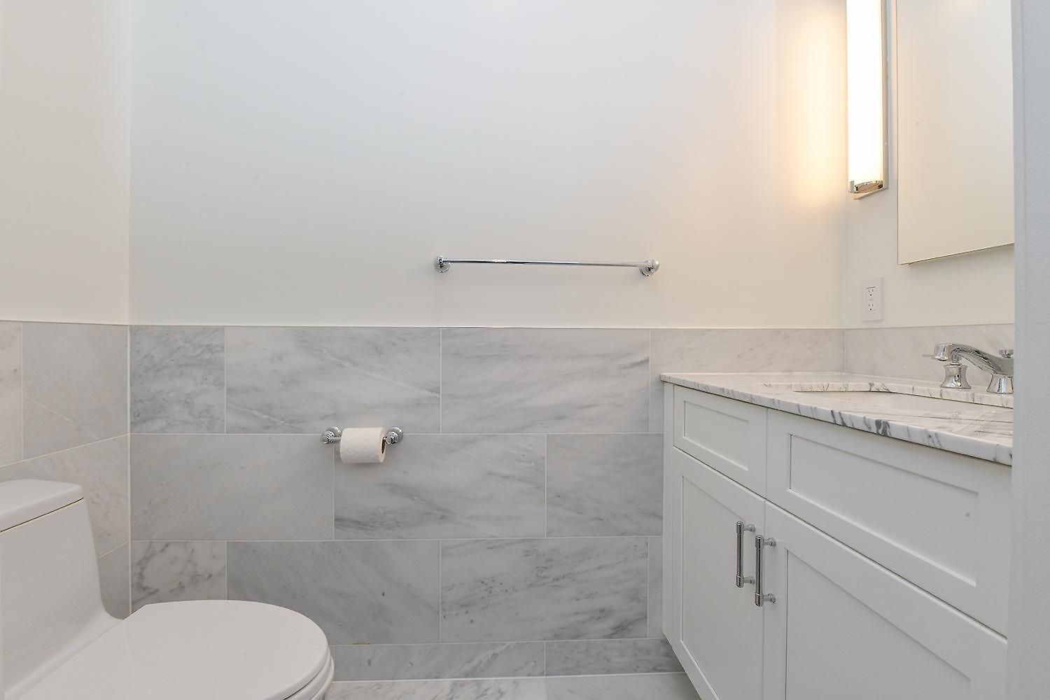 Sophisticated 3 Bedroom Duplex In The Heart Of Midtown *