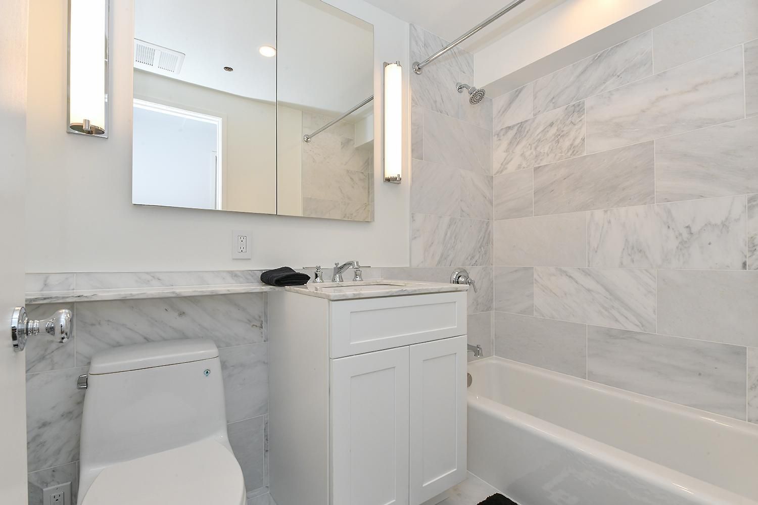 Sophisticated 3 Bedroom Duplex In The Heart Of Midtown *