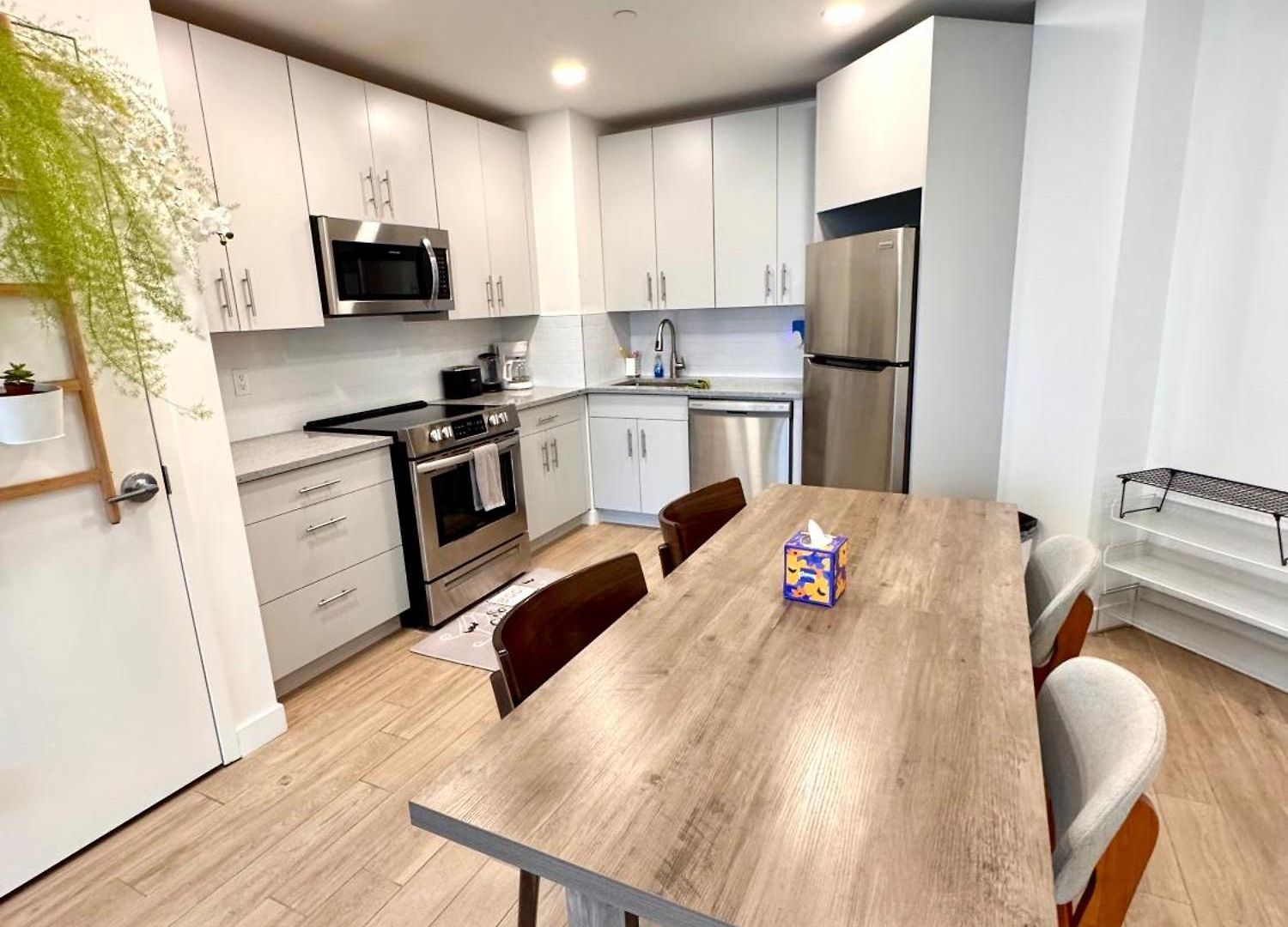Peaceful Quiet Spacious New Modern Penthouse 3-bedroom With A Balcony * New York