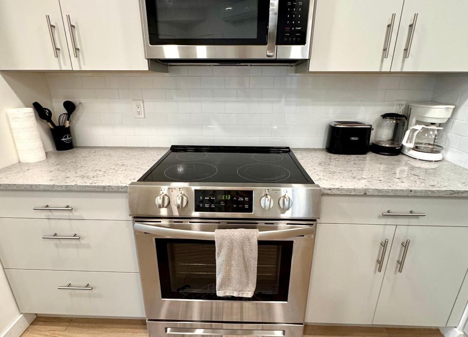Apartment Peaceful Quiet Spacious New Modern Penthouse 3-bedroom With A Balcony